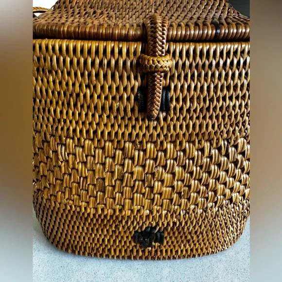 Woven Handbag - Picture 3 of 11